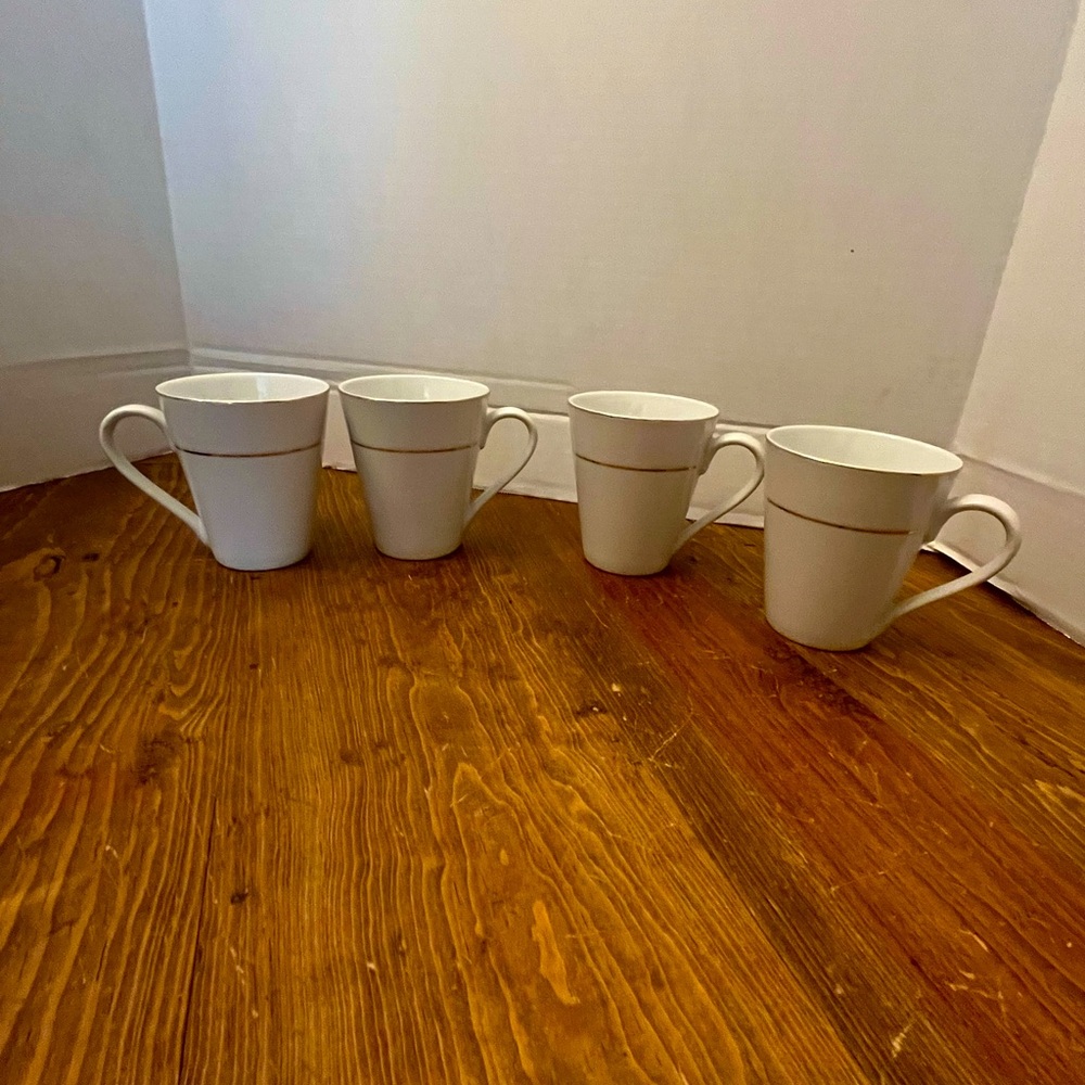 Set of 4 White Ceramic Coffee Mugs w/ Gold Rim – Minimalist Style